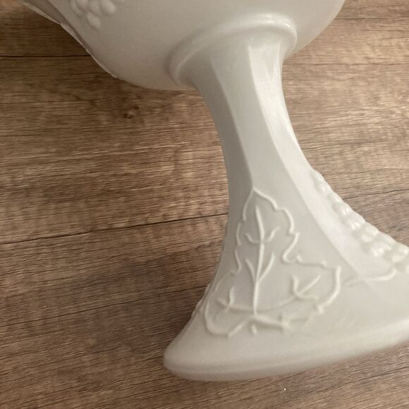 Vintage Grape Milk Glass Large Tall Compote Bowl 8" Imperial Glass Scallop - Picture 9 of 12